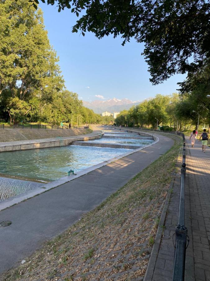 Студия Эрмитаж Атакент Almaty Esterno foto